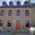 Photo après travaux de rénovation d'une maison bretonne dans le 22 : fenêtres et volets en aluminium