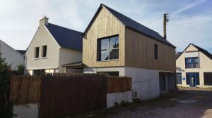 Bardage bois sur extension supérieure de maison à Saint-Brieuc