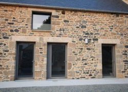 portes vitrées sur maison néo bretonne à Erquy